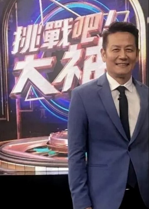 小萝莉少女玩炮机被大鸡巴玩坏了爽到潮喷抽搐 - 小仙女视频海报